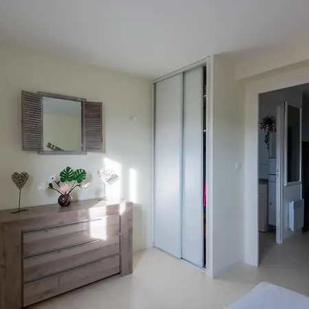 Swan - Avec Balcon Proche Apartament